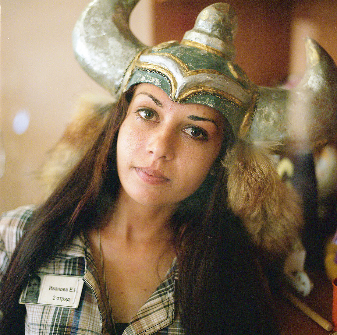 ...как и костюмы для незамысловатых праздничных постановок. Тоже, в общем, самодеятельности.
