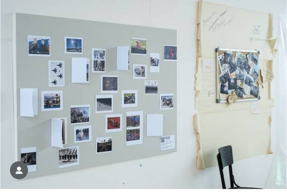 на дальнем плане работы Павла Волкова